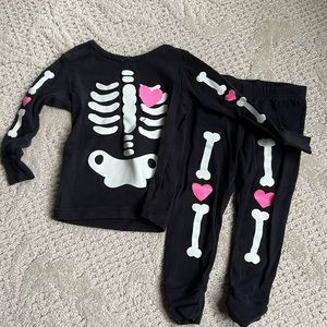 Carter’s baby girl Skelton Halloween pjs 12M